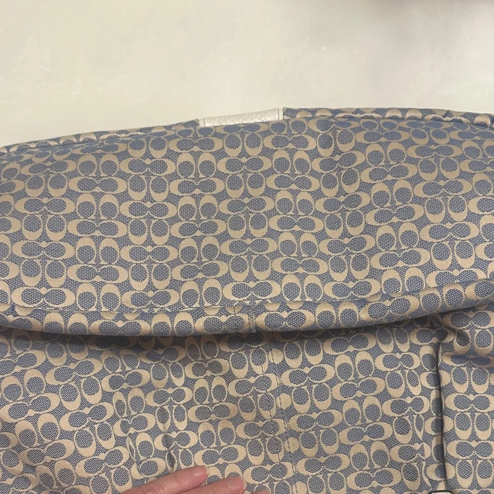 Coach Women's Shoulder Bag - Picture 4 of 9